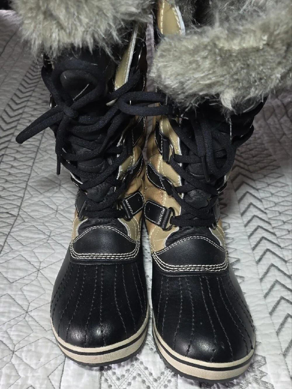 Sorel Women's Tan and Black Fur-Trim Lace-Up Winter Boots